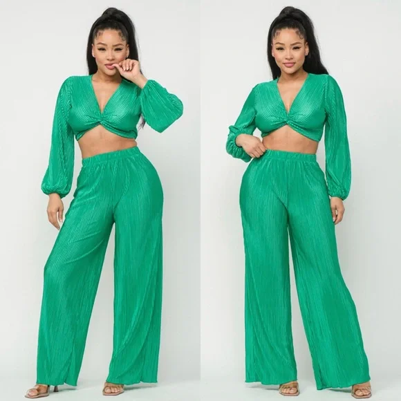 Green crop top plisse set with pants - Picture 9 of 11